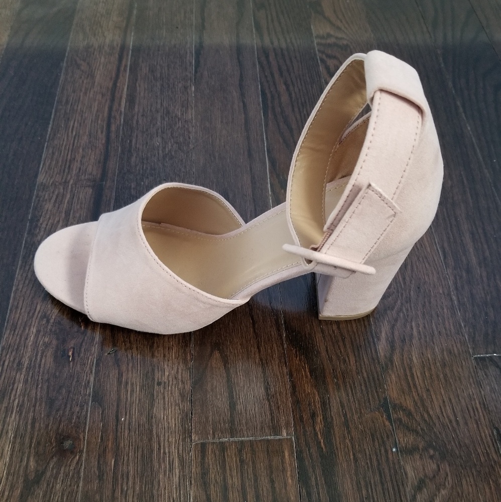 Shoes - Picture 3 of 4
